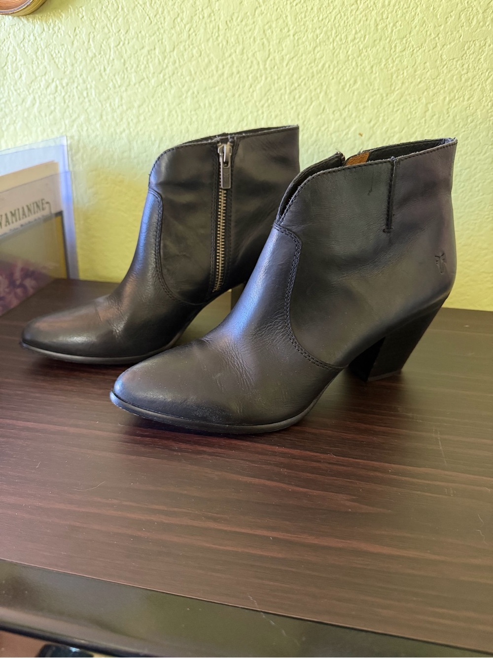 FRYE Jennifer Black Leather Pointed Toe Ankle Booties Block Heel Size 7